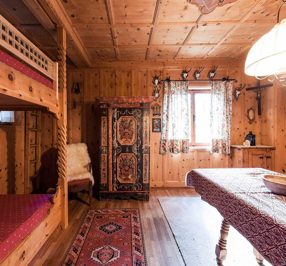Traditional Tyrolean sitting room with bunk bed