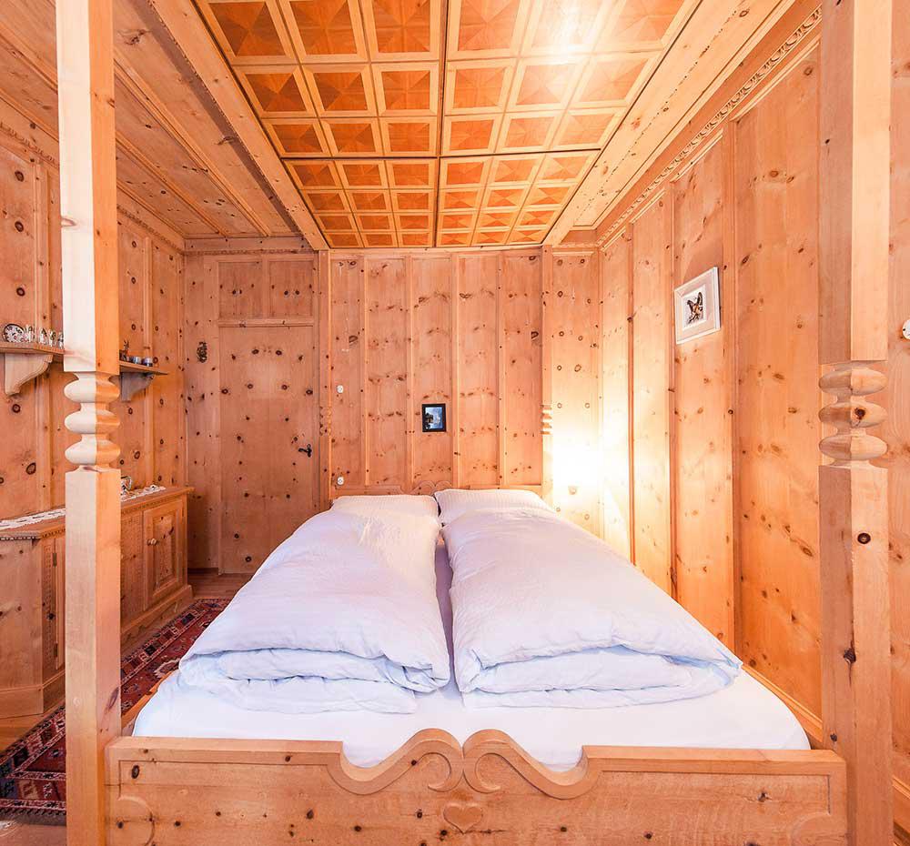 Zimmer aus Zirbenholz
